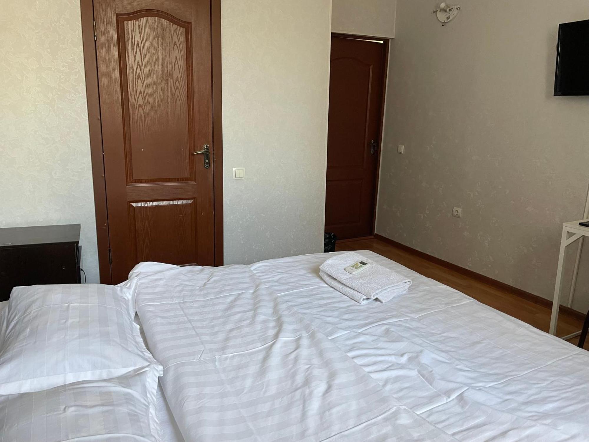 Fiveseasons Vandrerhjem Almaty Eksteriør bilde