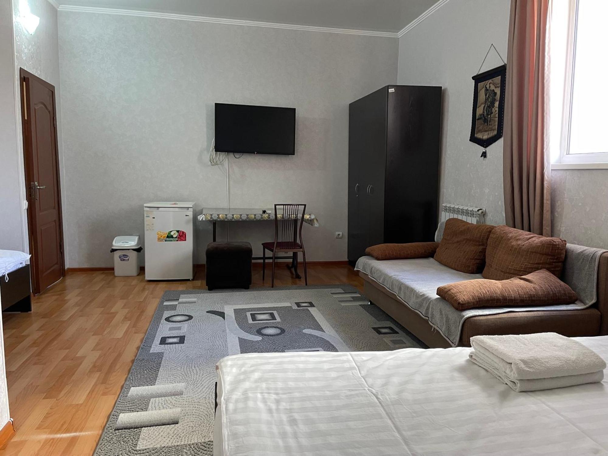 Fiveseasons Vandrerhjem Almaty Eksteriør bilde
