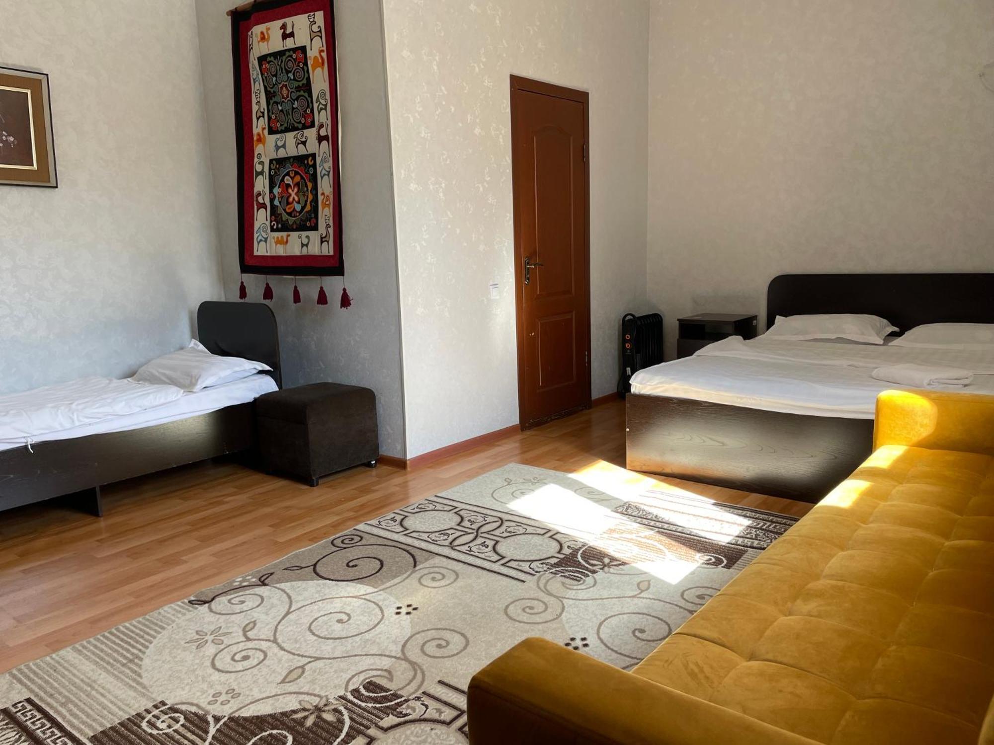 Fiveseasons Vandrerhjem Almaty Eksteriør bilde